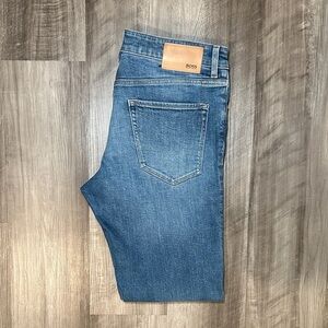 Boss Hugo Boss Maine Regular Fit Stretch Jeans - 33x32 (Measures 35x32)